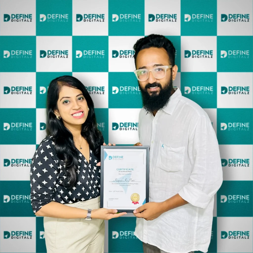 Shahbaz-Ansari-digital-marketing-trainer-of-Define-Digitalz-with-students-getting-certificate-Best-Digital-Marketing-Agency-Based-Institute-In-Mumbai-with-100-job-assistance.webp